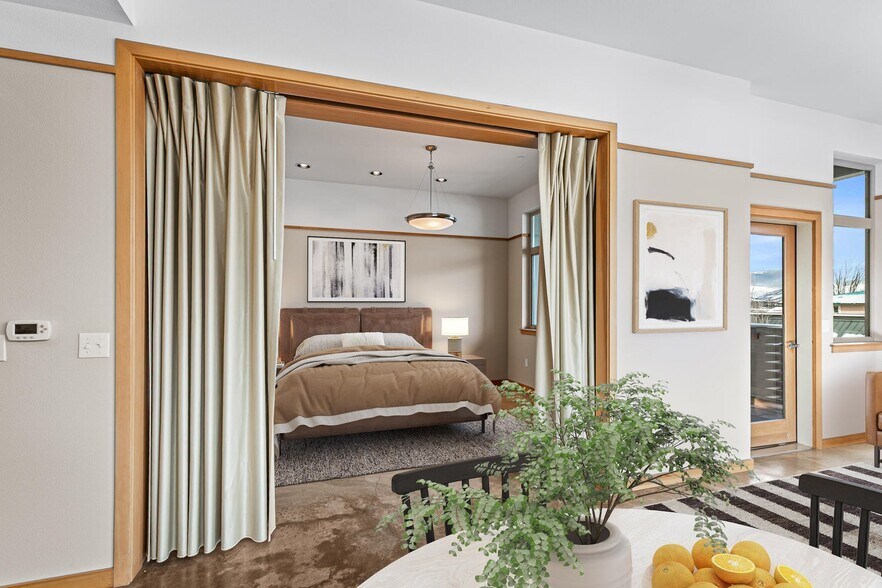 More Photos Of 2205 Ashland St, Ashland Storefront Retail Office For Sale