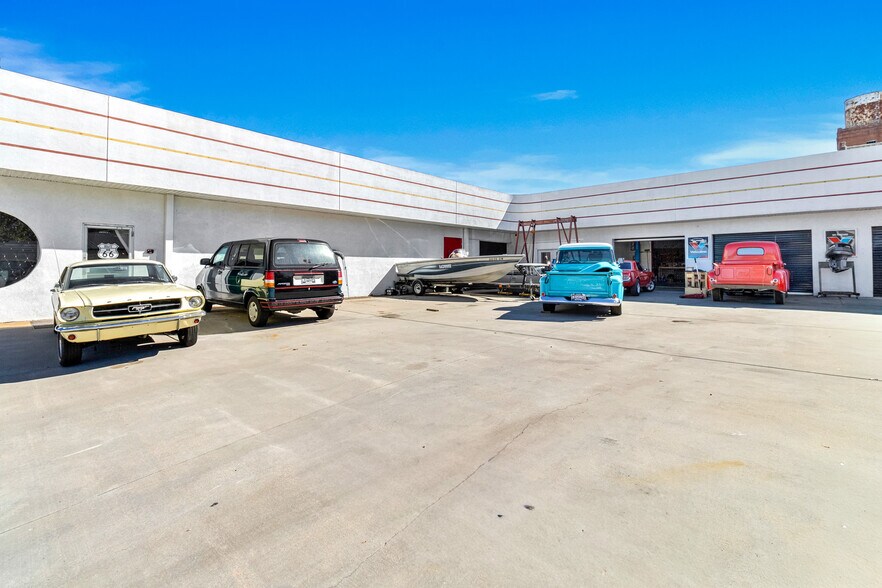 More Photos Of 395 S Ocoee St, Cleveland Showroom For Sale