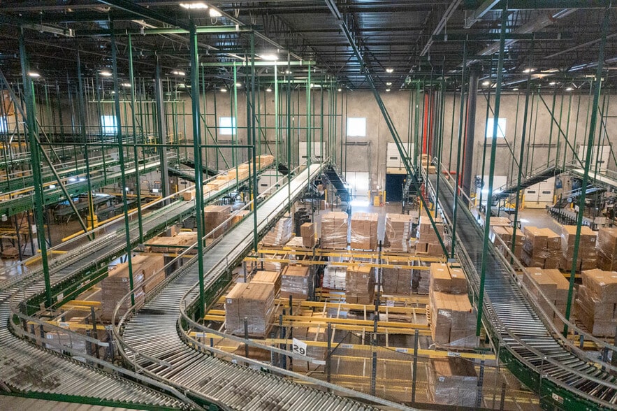 More Photos Of 3101 Anderson Rd, Opelika Distribution For Lease