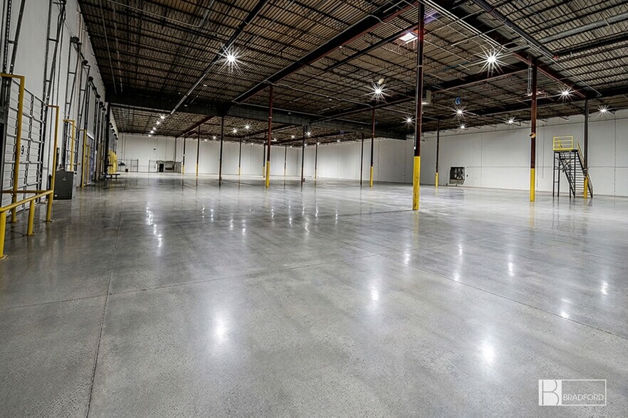 More Photos Of 8330 Endicott Ln, Dallas Warehouse For Lease
