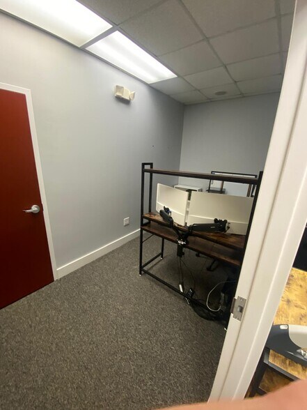 More Photos Of 200 N Harbor Pl, Davidson Storefront Retail Office For Lease