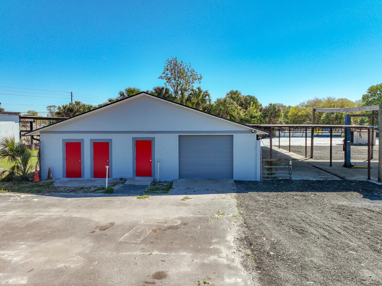 More Photos Of 18252 E Colonial Dr, Orlando Light Distribution For Lease