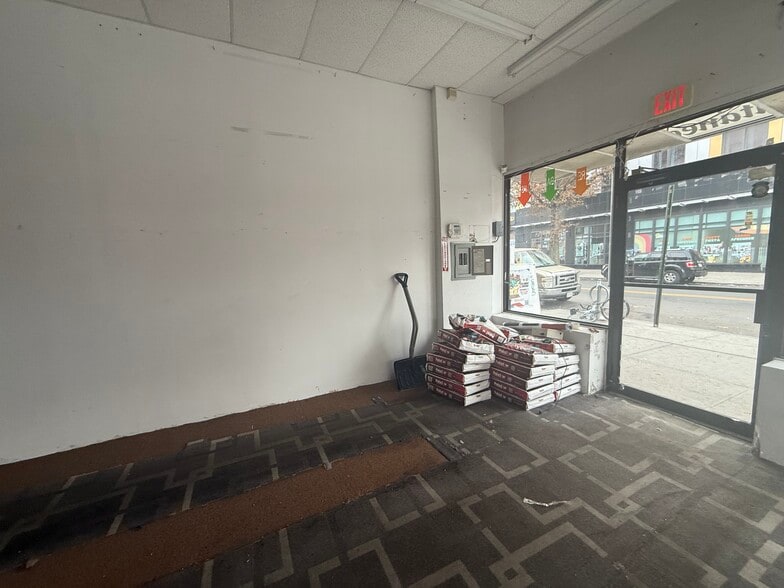 More Photos Of 9508 37th Ave, Jackson Heights General Retail For Lease