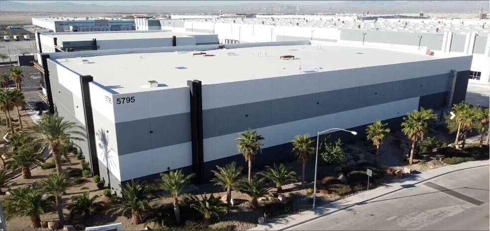 More Photos Of 5795 N Hollywood Blvd, Las Vegas Service For Sale