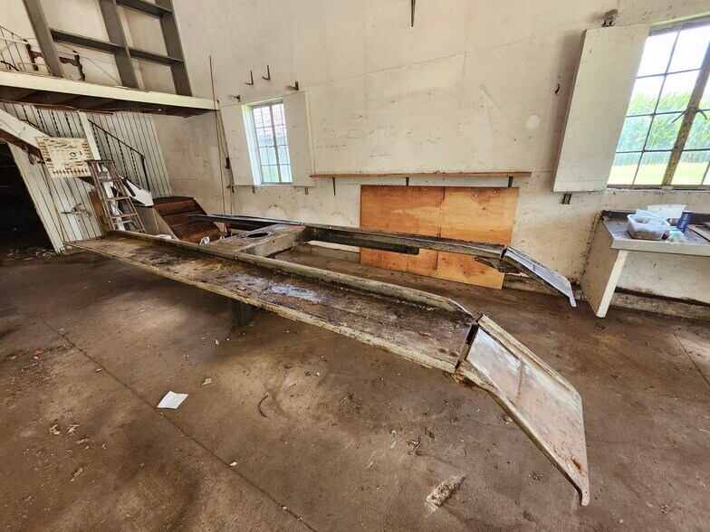 More Photos Of 17069 400th St, Leland Contractor Storage Yard For Sale