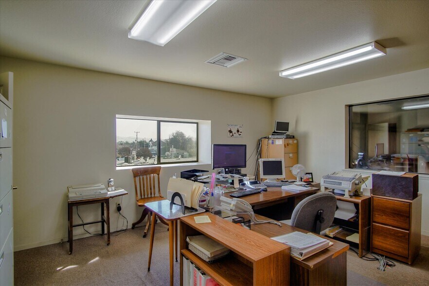 More Photos Of 354 1st St, Hollister Freestanding For Sale