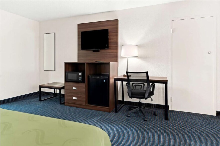 More Photos Of 1205 S Martin Luther King Blvd, Americus Hotel For Sale