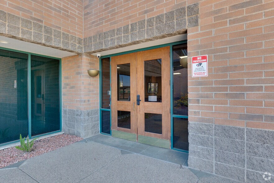 More Photos Of 14804 N Cave Creek Rd, Phoenix Office For Sale