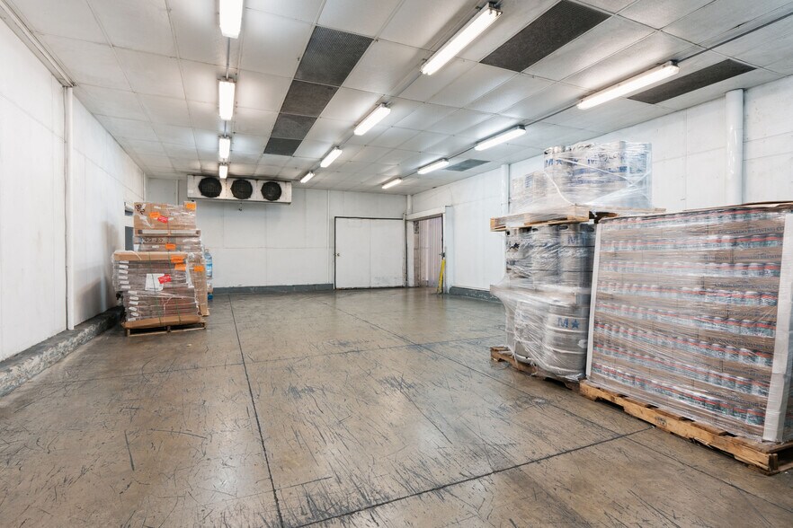 More Photos Of 2613 Waiwai Loop, Honolulu Warehouse For Sale