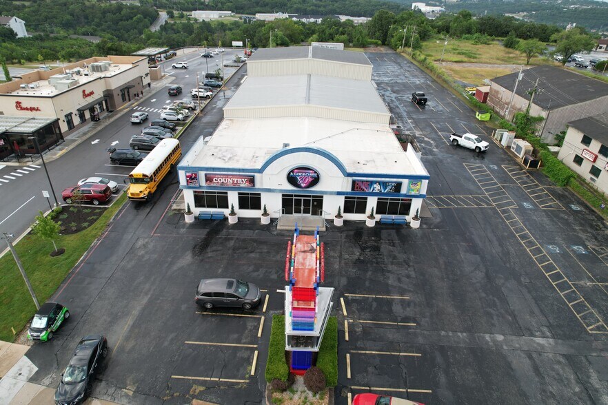 More Photos Of 2905 W 76 Country Blvd, Branson Theater Concert Hall For Sale