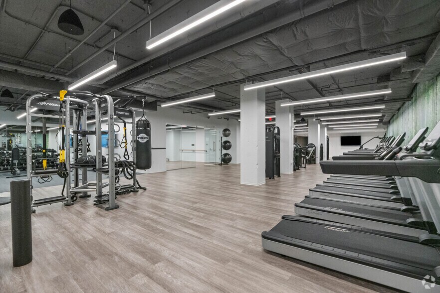 More Photos Of 1331 Pennsylvania Ave NW, Washington Office For Lease