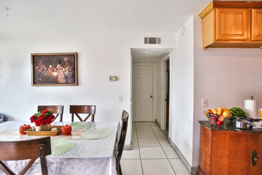 More Photos Of 3627 W 11th St, Santa Ana Apartments For Sale