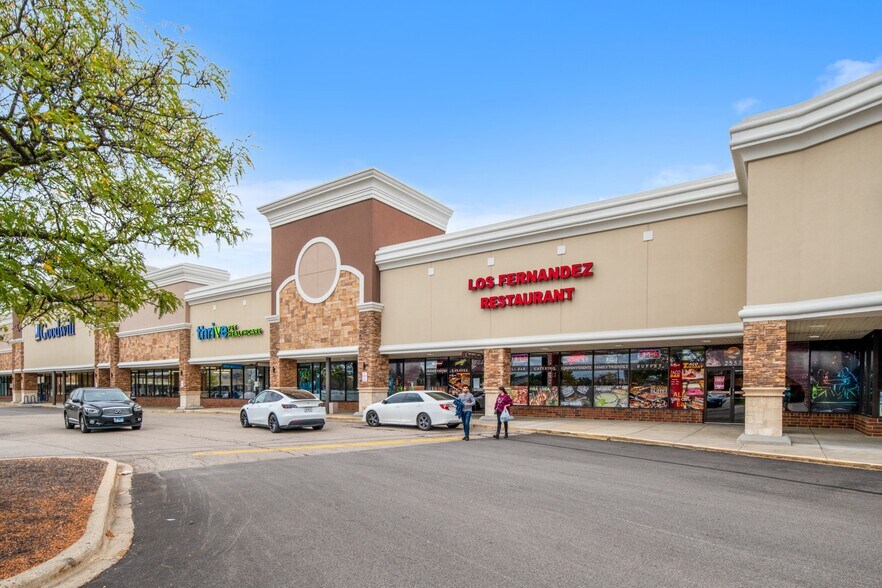 More Photos Of 2503-2599 W Golf Rd, Hoffman Estates Storefront For Lease