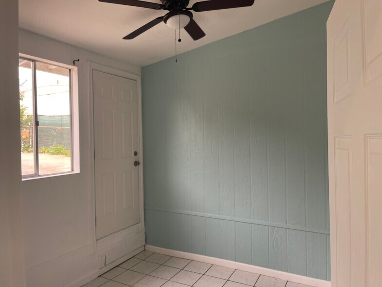 More Photos Of 216 E Mission Rd, Fallbrook Storefront Retail Residential For Lease