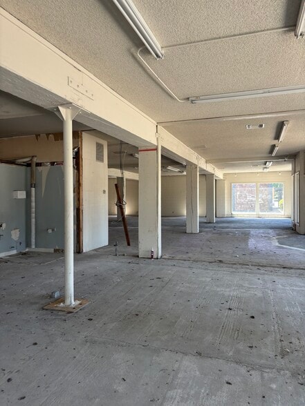 More Photos Of 6891-6893 Village Pky, Dublin Freestanding For Lease