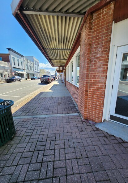 More Photos Of 223 N Main St, Franklin Office For Lease