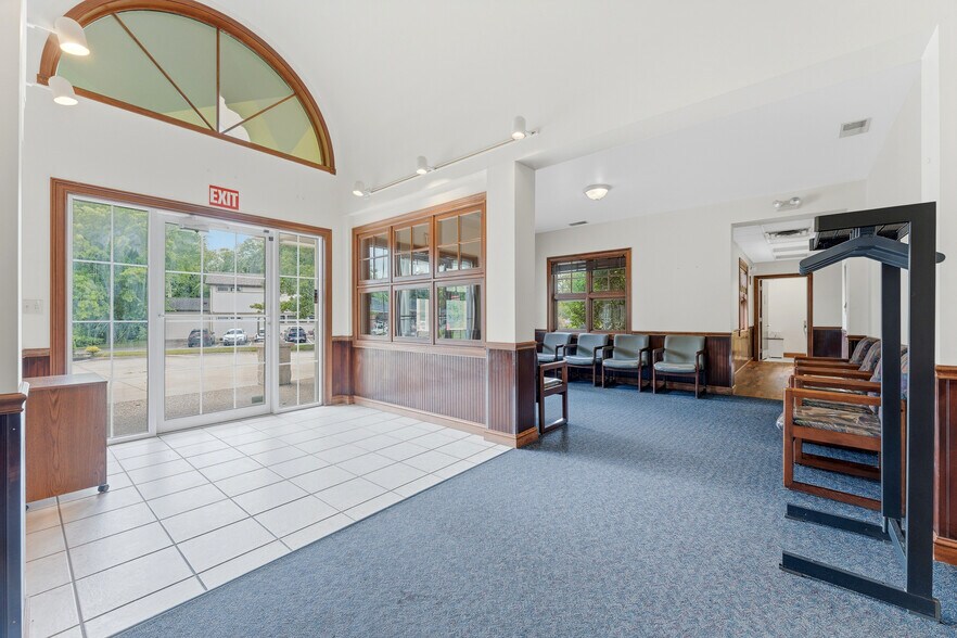 More Photos Of 1703 Locust Ave, Fairmont Medical For Sale