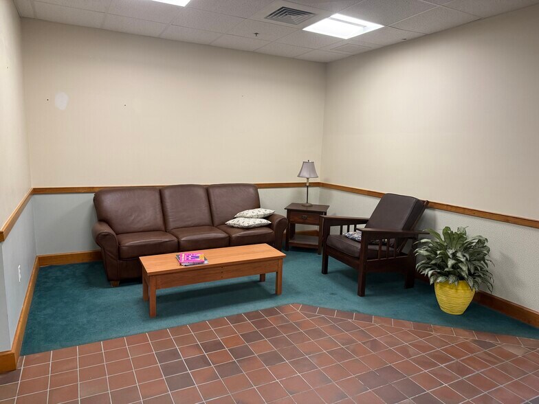 More Photos Of 2 Stonewood Dr, Freeport Office For Lease