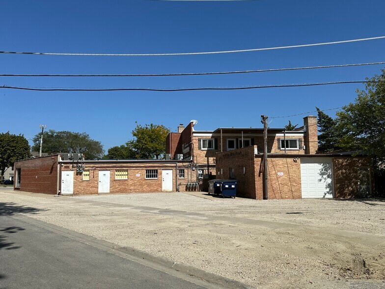 More Photos Of 220-230 Hicks Pl, Palatine Storefront Retail Residential For Sale