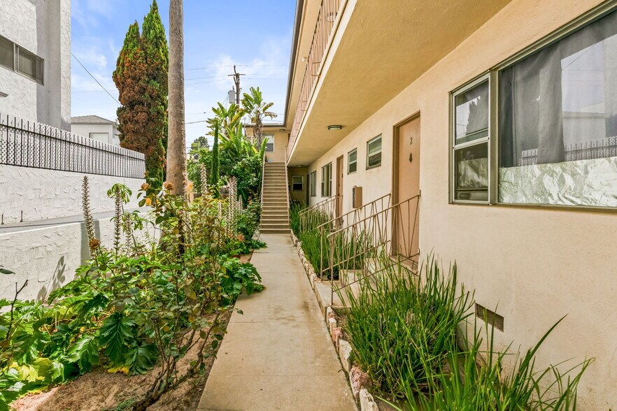 More Photos Of 1050 12th St, Santa Monica Apartments For Sale