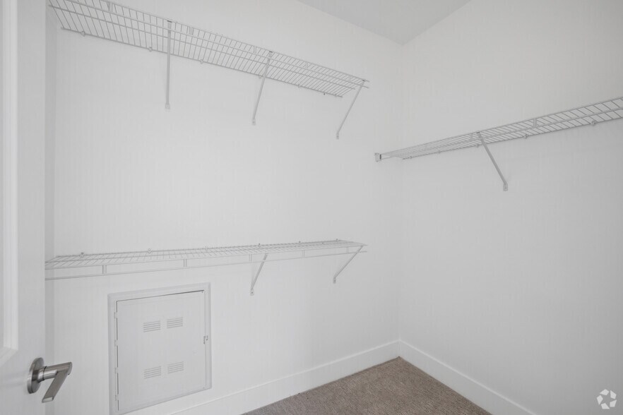 More Photos Of 14801 Statesville Rd, Huntersville Apartments For Sale