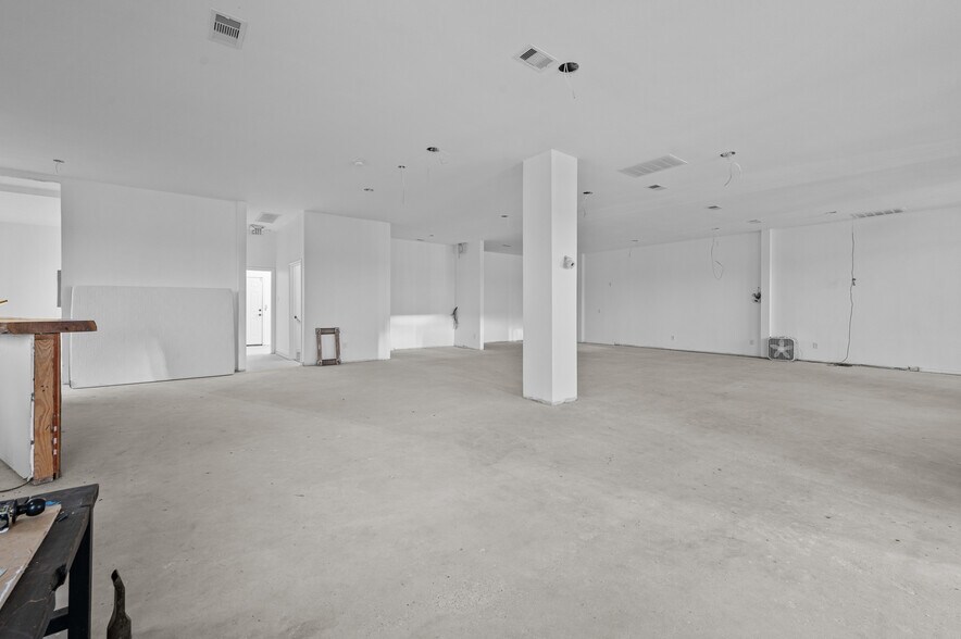 More Photos Of 15838 Tri City Beach Rd, Baytown Freestanding For Lease