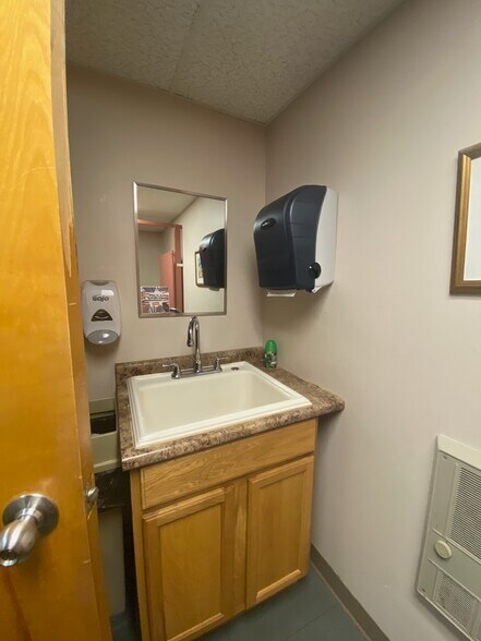 More Photos Of 422 Post Rd, Warwick Medical For Lease