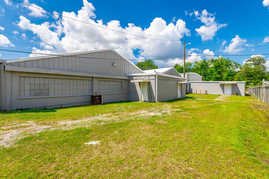 More Photos Of 1318 Underwood St, Dalton Warehouse For Sale