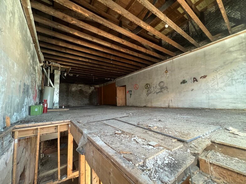 More Photos Of 103 W Anderson St, Selma Restaurant For Sale