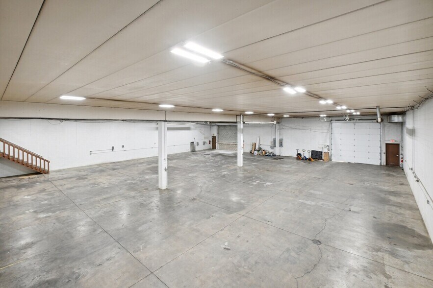 More Photos Of 3438-3446 Snelling Ave S, Minneapolis Distribution For Lease