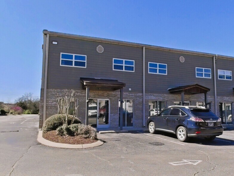 More Photos Of 4922 Port Royal Rd, Spring Hill Showroom For Lease