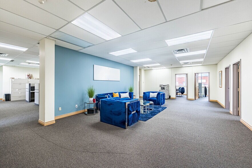 More Photos Of 220 Advance Blvd, Brampton Office For Sale