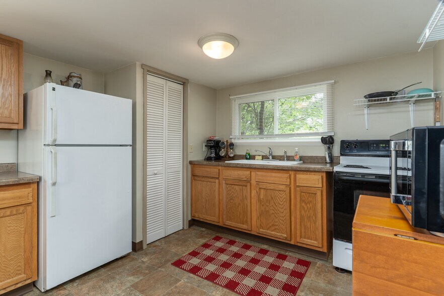 More Photos Of 229 E Lake Emily Rd, Crystal Falls Trailer Camper Park For Sale