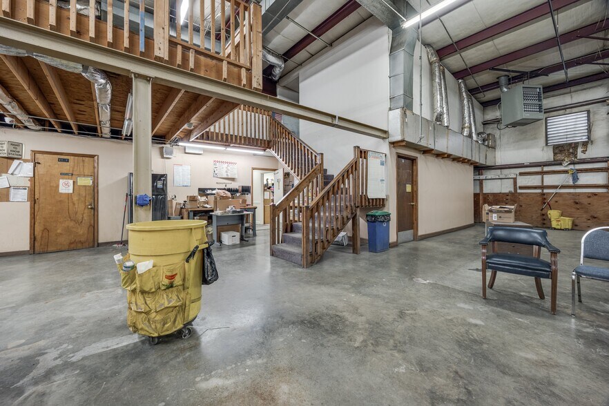 More Photos Of 3380 Smith Farm Rd, Matthews Warehouse For Lease