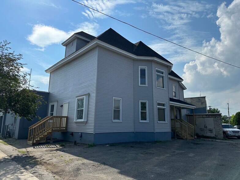 More Photos Of 178 New Bridge St, West Springfield Warehouse For Lease