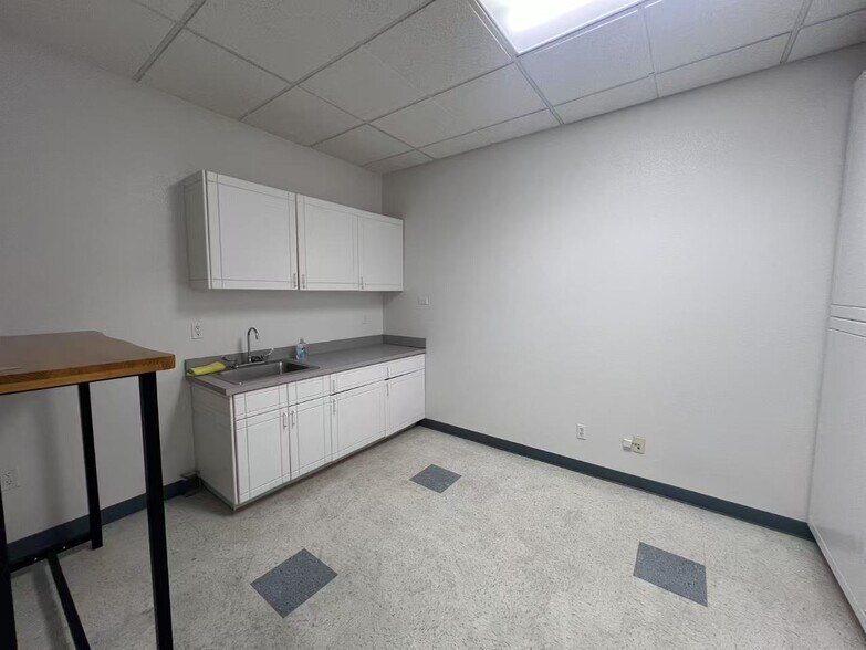 More Photos Of 3365 E Flamingo Rd, Las Vegas Medical For Lease