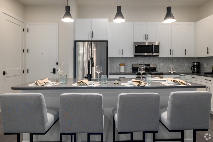 More Photos Of 630 Washington Ave, Belleville Apartments For Lease