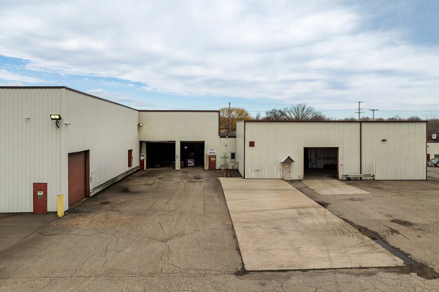 More Photos Of 4522 Wetzel Rd, Liverpool Manufacturing For Lease