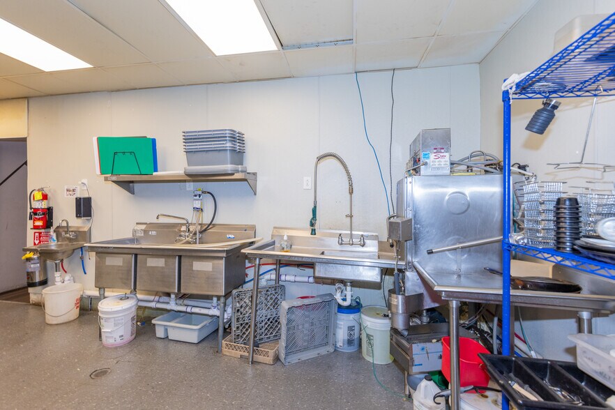 More Photos Of 1820 E 30th St, Cleveland Sports And Entertainment For Sale