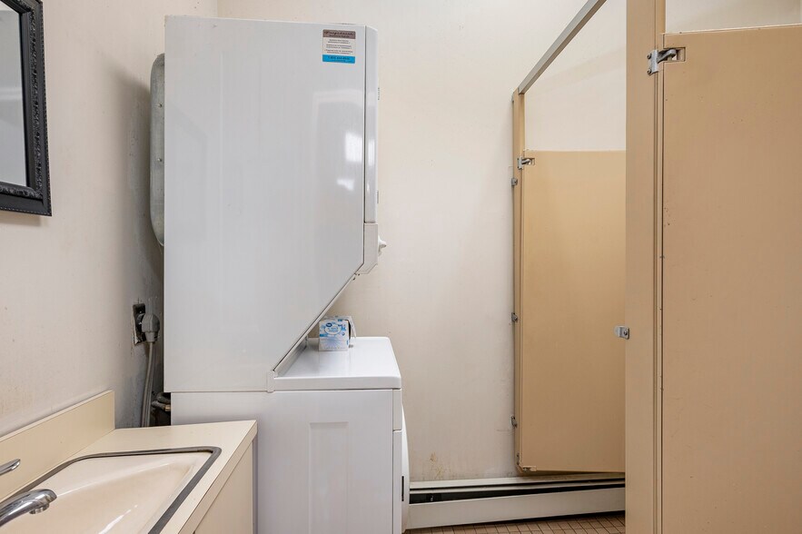 More Photos Of 2149 Wantagh Ave, Wantagh Office For Sale