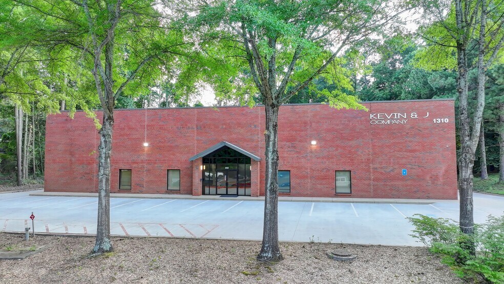 More Photos Of 1310 Capital Cir, Lawrenceville Warehouse For Sale