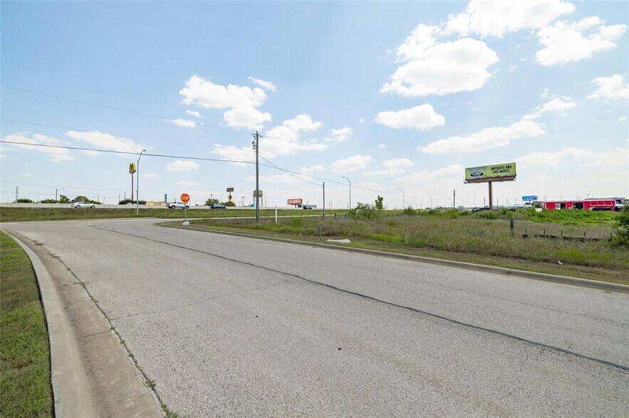 More Photos Of 576 Town Center blvd, Jarrell Land For Sale