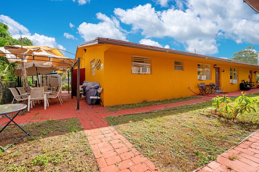 More Photos Of 129-131 SE 5th St, Hallandale Beach Multifamily For Sale