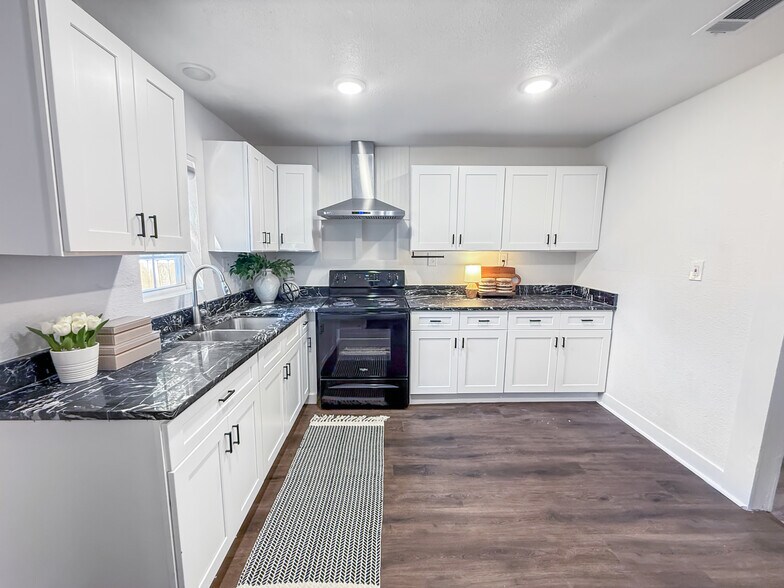 More Photos Of 703 E Main St, Little River Academy Flex For Sale