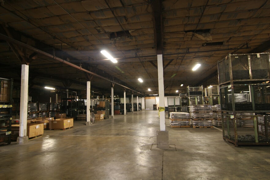 More Photos Of 15202 Edgerton Rd, New Haven Distribution For Lease