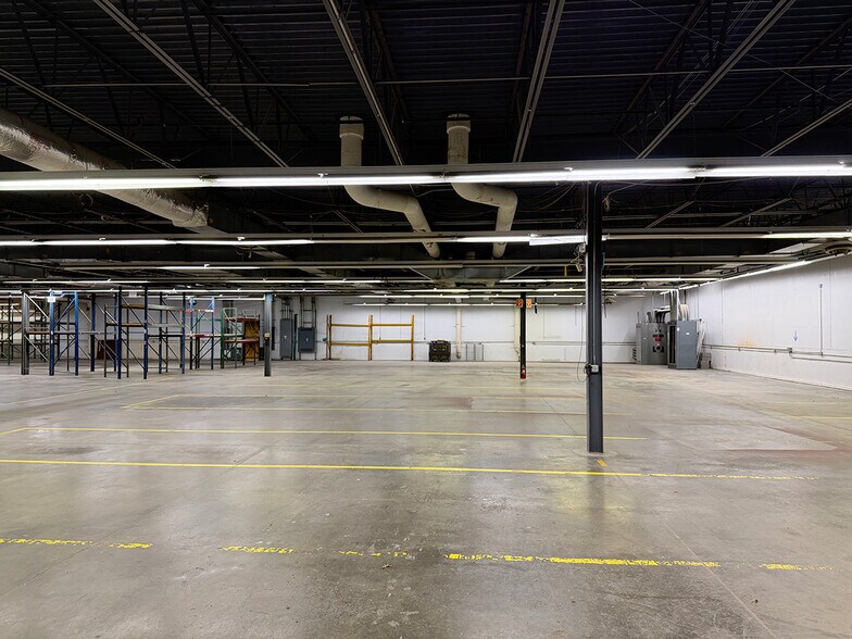 More Photos Of 6201 E 43rd St, Tulsa Manufacturing For Sale