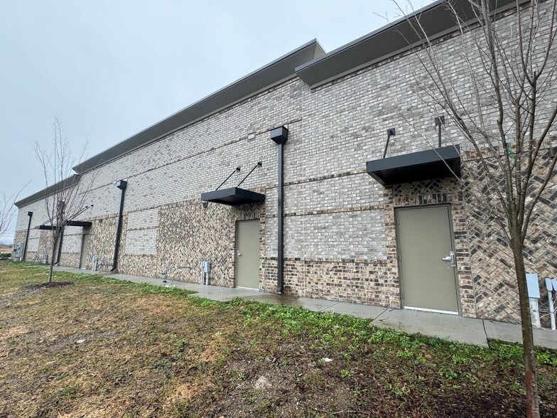 More Photos Of 2121 NW Broad St, Murfreesboro Storefront Retail Office For Lease