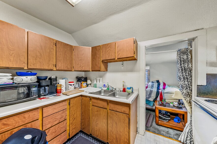 More Photos Of 303 SW I St, Grants Pass Apartments For Sale