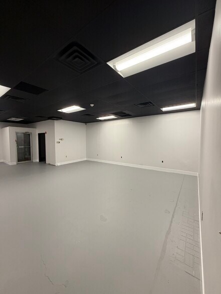 More Photos Of 611 Dutchess Tpke, Poughkeepsie Freestanding For Lease