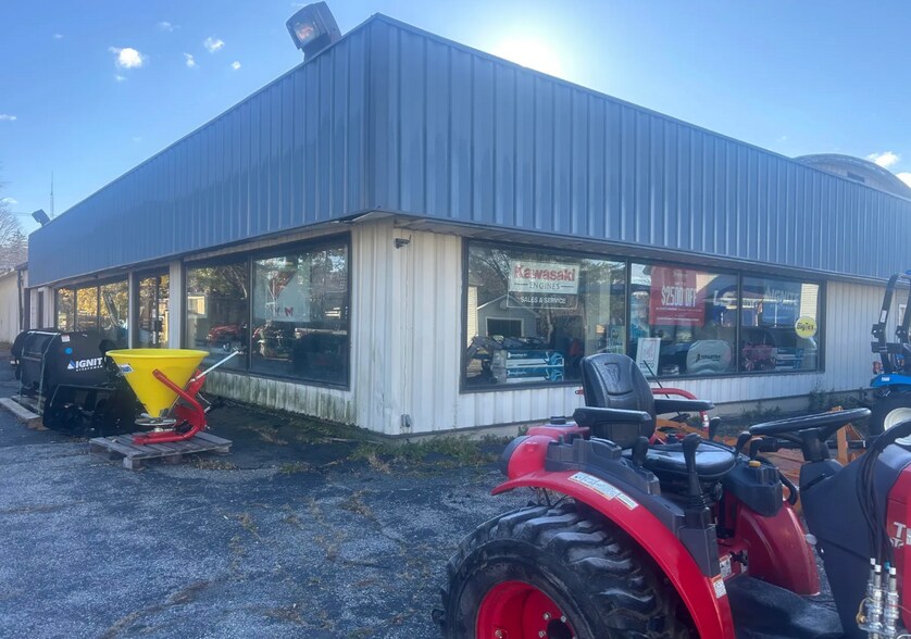 Primary Photo Of 206 Church St, Hoosick Falls Auto Repair For Sale